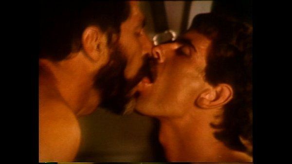 Filme porno gay safados comendo  o cu um do outro